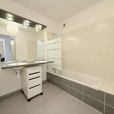 Apartment T3 L'eden- Piscine- Clim- Commerces